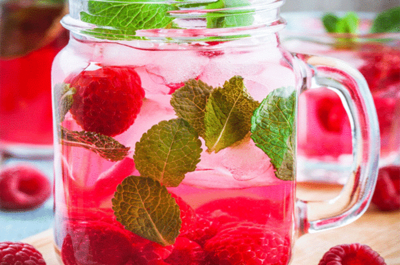 Easy Homemade Berry Lemonade - RecipeWikki