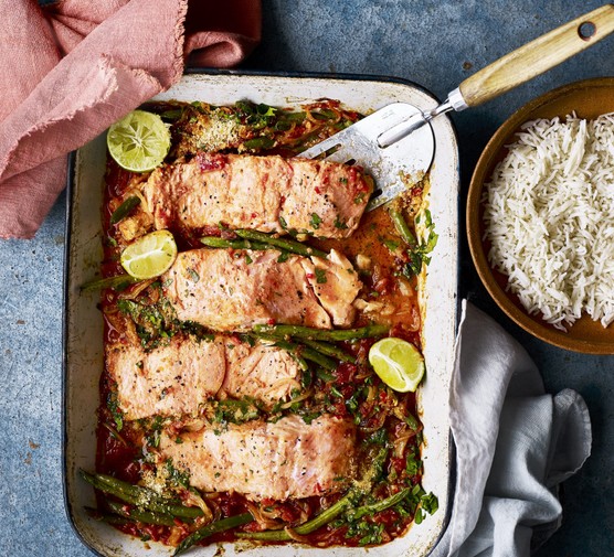 Baked salmon with curried coconut